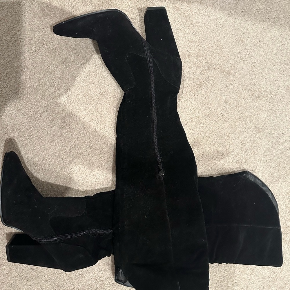 Knee suede boots